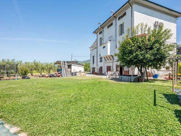 Casa con 5 locali in vendita in Ia Tosco Romagnola Est, Cascina