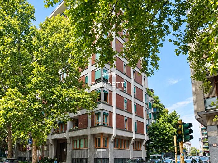 Appartamento con 5 locali in vendita in Via Francesco Melzi d' Eril, Milano
