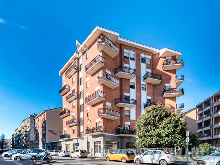 Appartamento trilocale in affitto in Via Aosta, Aurora, Torino