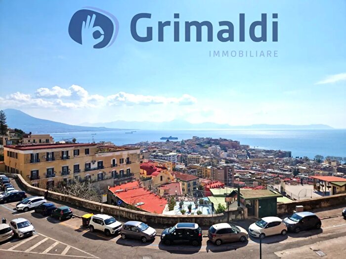 Appartamento con 5 locali in vendita in Via Filippo Palizzi, Napoli