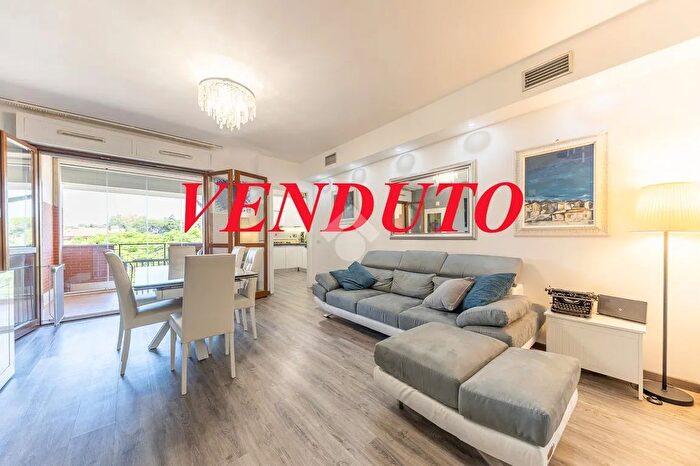 Appartamento quadrilocale in vendita in Via Carlo Muscetta, Roma