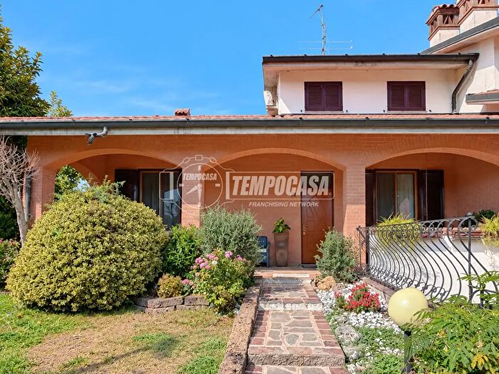 Casa con 5 locali in vendita in Via Alberico da Merlino, Merlino