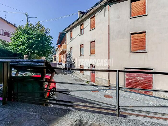 Appartamento con 5 locali in vendita in Via Viola Giuseppe a, Curiglia Con Monteviasco