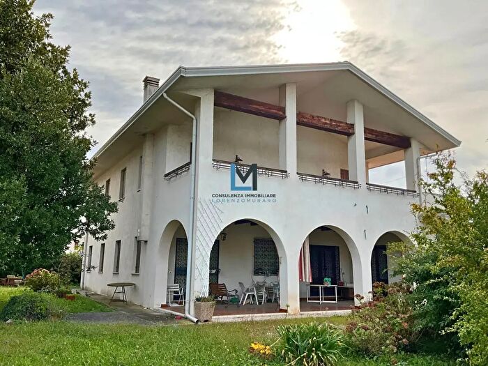 Casa con 13 locali in vendita in Caerano Di San Marco