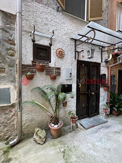Casa con 7 locali in vendita in Corso del Popolo, Minturno