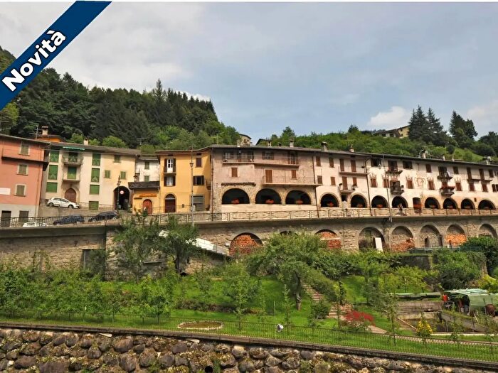 Appartamento trilocale in vendita in Via Centro, Averara