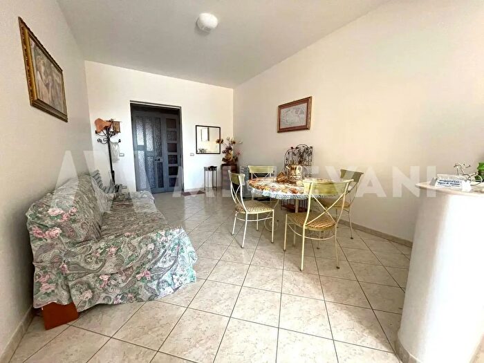 Appartamento con 5 locali in vendita in Via Barcellona, Scicli