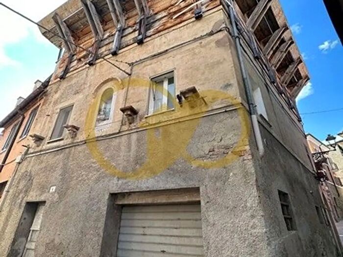 Casa con 5 locali in vendita in Salnitrari, Tolentino