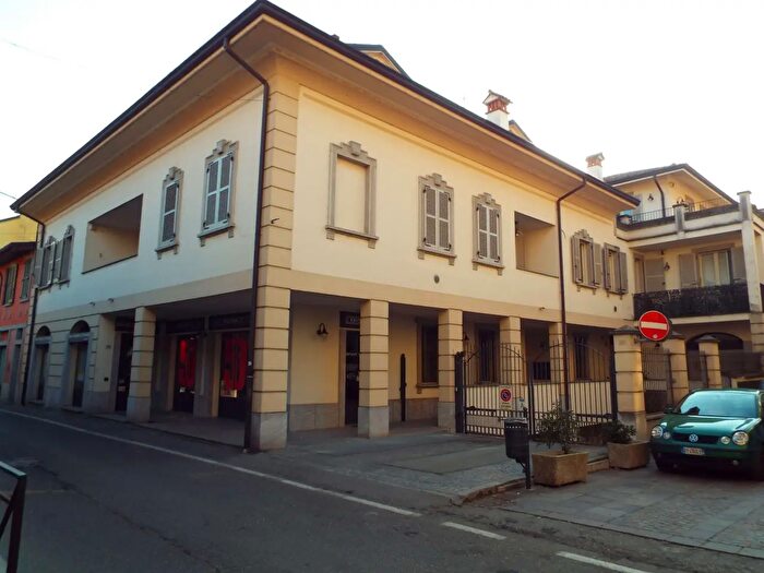 Appartamento trilocale in affitto in Via Castellini, Melegnano