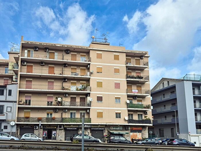 Appartamento quadrilocale in vendita in Via Polveriera, Messina