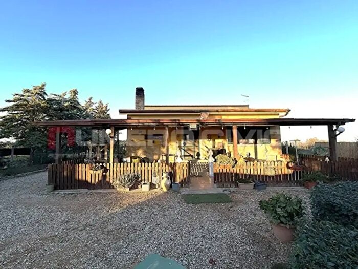 Casa quadrilocale in vendita in Via Camporeale, Foggia