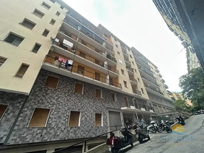 Appartamento con 6 locali in vendita in Via Ventotene, Genova