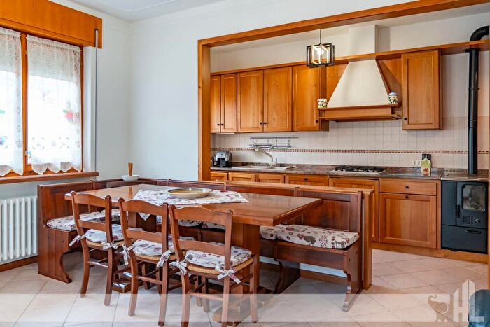 Appartamento con 6 locali in vendita in Tambre