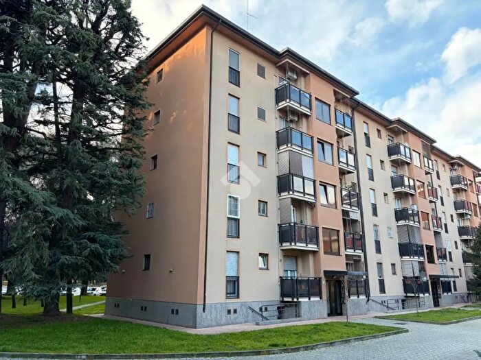 Appartamento trilocale in vendita in Via Giacomo Quarenghi, Milano