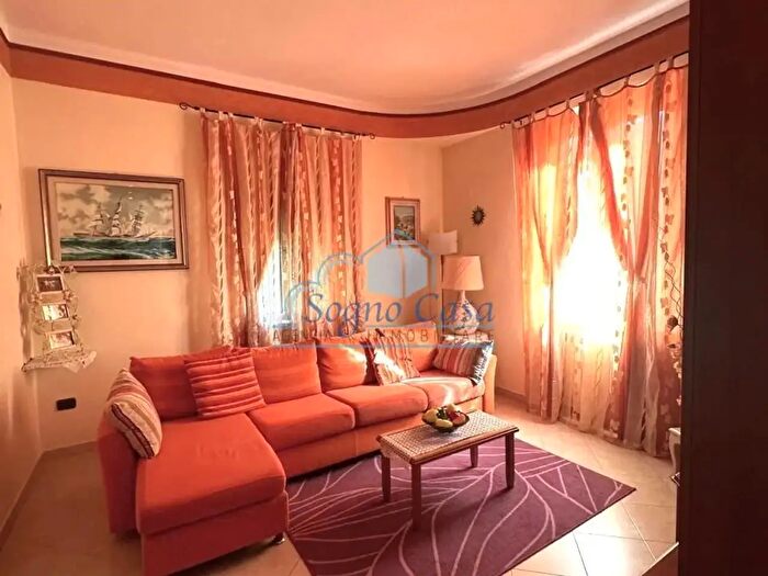 Casa con 8 locali in vendita in Castelnuovo Magra