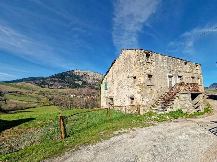 Casa con 5 locali in vendita in Le Cagnane, Pietrarubbia