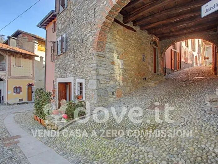 Appartamento quadrilocale in vendita in Via Jardini, Valganna
