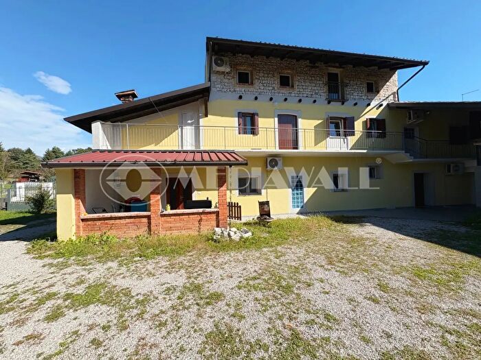 Casa con 10 locali in vendita in Via Bares, Aviano