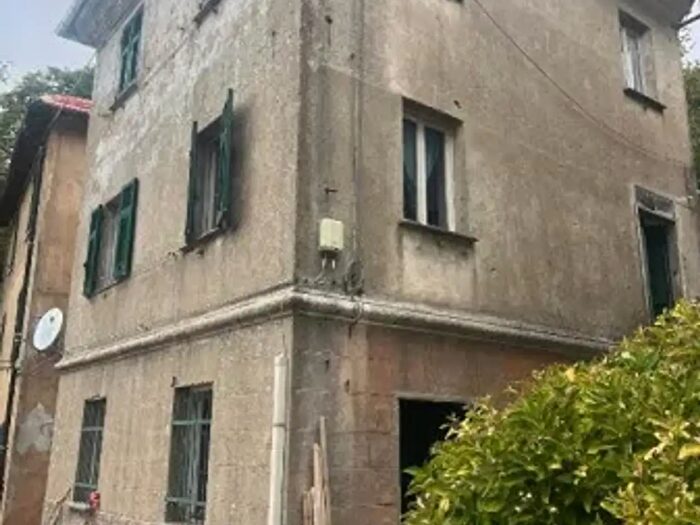 Casa con 6 locali in vendita in Via Mario Costa, Torriglia