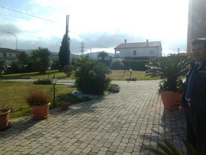 Casa con 9 locali in vendita in Gissi