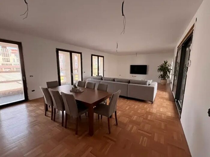 Appartamento con 5 locali in vendita in Via Giacomo Matteotti, Abano Terme