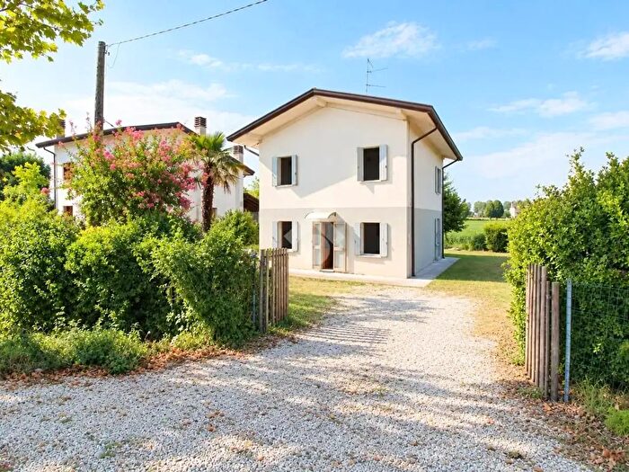 Casa con 5 locali in vendita in Via Montecassino, Portogruaro