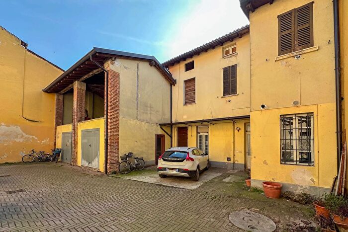 Casa con 8 locali in vendita in Via Zanardelli Snc, Orzinuovi