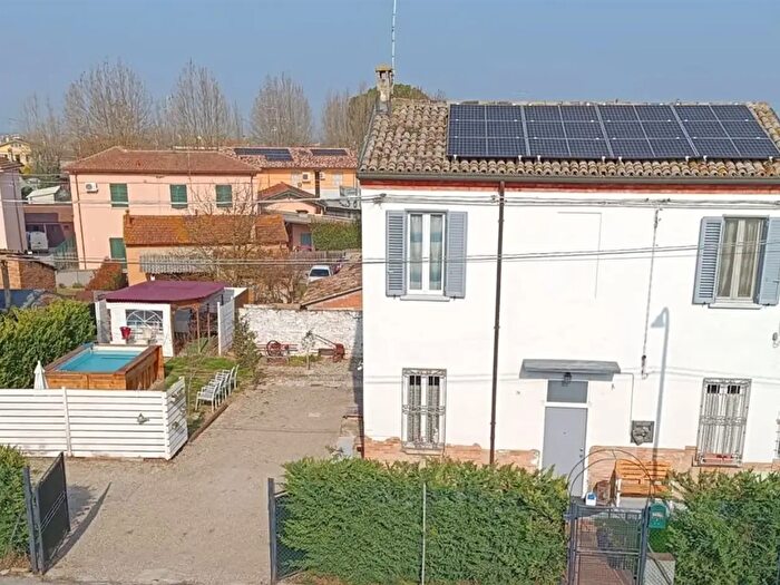 Casa con 6 locali in vendita in Ravenna