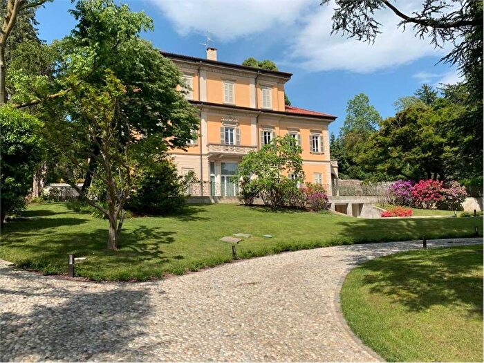 Casa quadrilocale in affitto in Via Cesare Parravicini, Centro, Varese