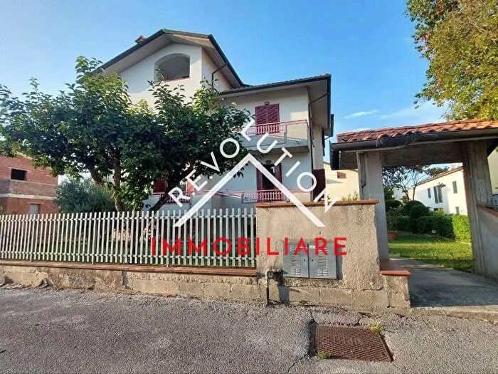 Appartamento con 9 locali in vendita in Via FLli Cervi, Citerna