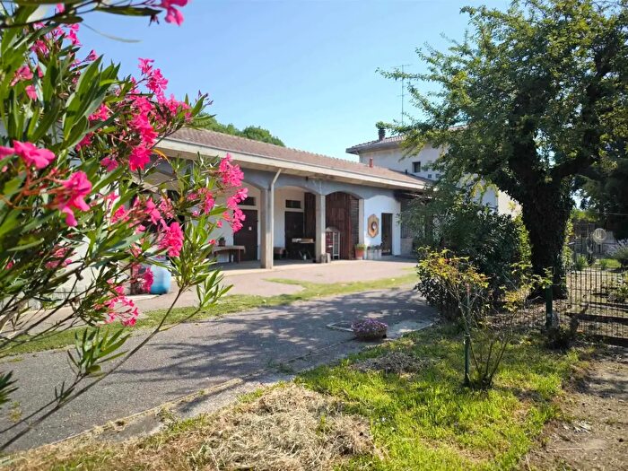 Casa con 8 locali in vendita in Via Monte Resegone, Cogliate