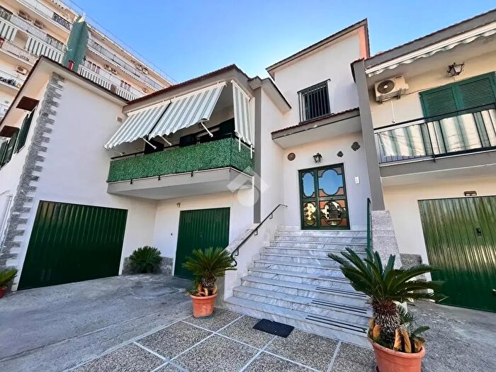 Appartamento trilocale in vendita in Via Salvatore di Giacomo, San Giorgio A Cremano