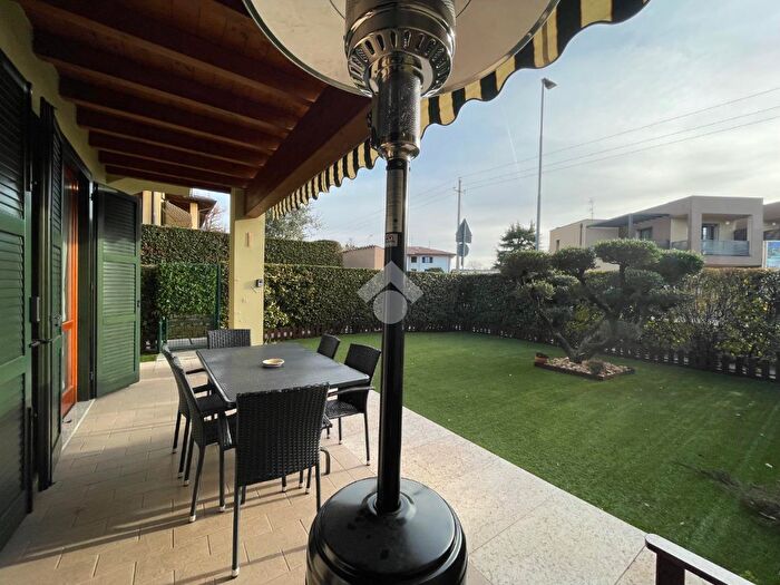 Appartamento trilocale in affitto in Piazza IV Novembre, Puegnago Sul Garda