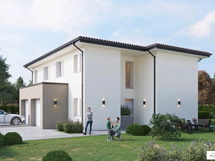 Appartamento quadrilocale in vendita in Via Comi, Cento