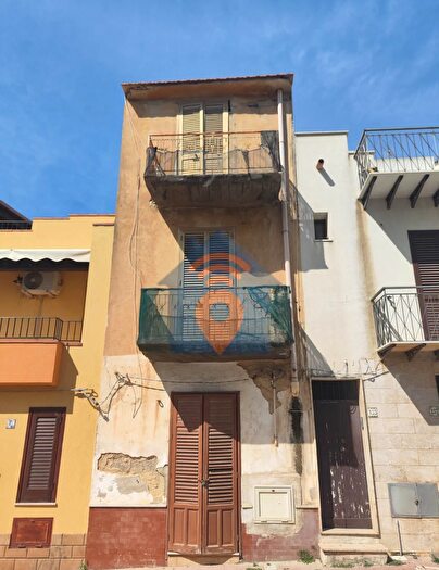 Casa con 8 locali in vendita in Via Giovanni Caboto Castelvetrano, Castelvetrano