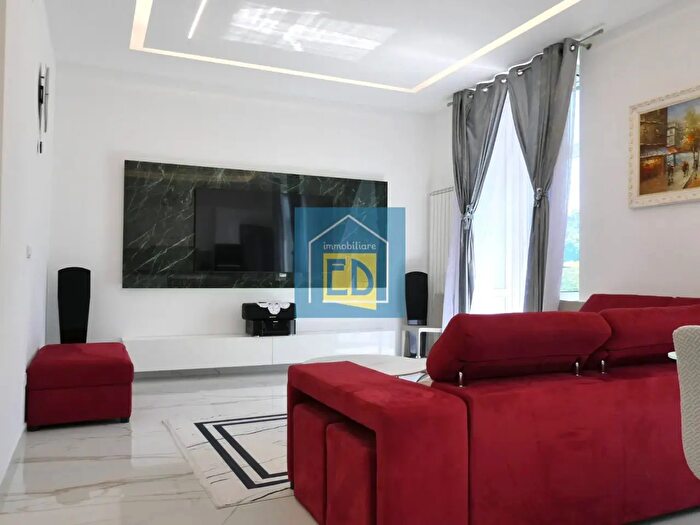 Appartamento con 5 locali in vendita in Via delle Trincee, Savona
