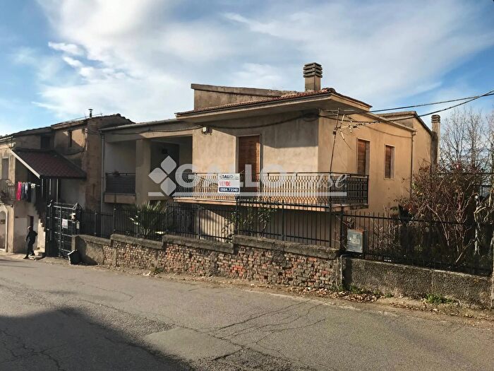 Casa con 6 locali in vendita in Via San Nicola Rovito, Rovito