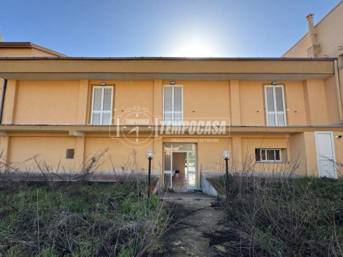 Casa con 6 locali in affitto in Via Congrega, Casertavecchia Casola, Caserta