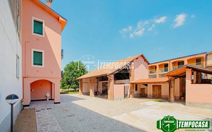 Appartamento quadrilocale in vendita in Via Vittorio Emanuele, Gudo Visconti