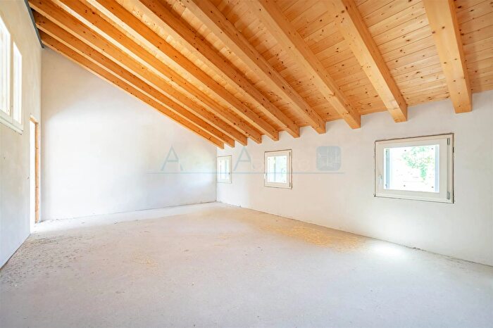 Casa quadrilocale in vendita in Via Montegrappa Salzano, Salzano