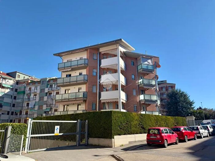 Appartamento quadrilocale in vendita in Via l Gatti, Rivoli