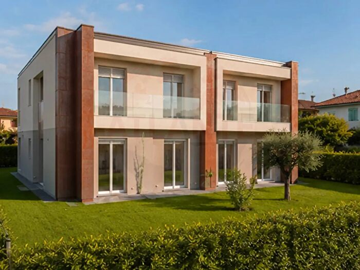 Casa quadrilocale in vendita in Via Giacomo Leopardi, Comezzano Cizzago