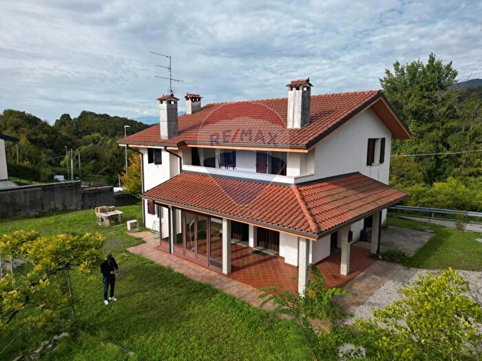 Casa con 5 locali in vendita in Loc Faviz, Castelnovo Del Friuli