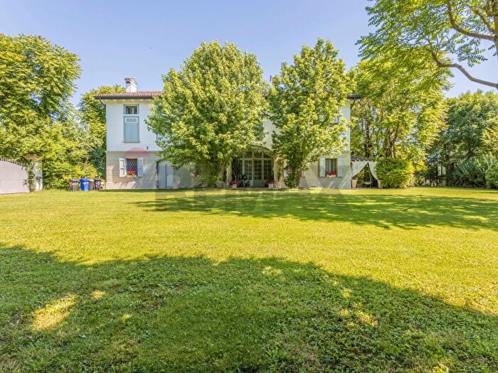 Casa con 11 locali in vendita in Carpi