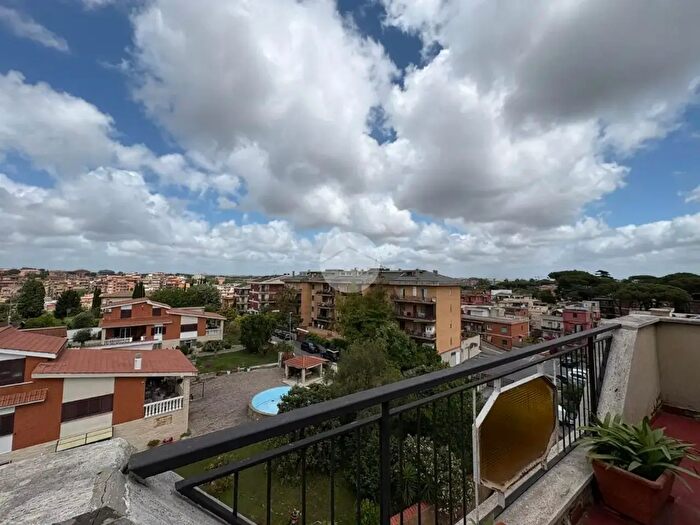 Appartamento quadrilocale in vendita in Via Semproniano, Roma