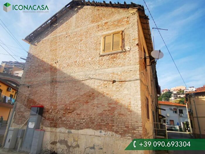 Appartamento trilocale in vendita in Via Orvieto SNC, Messina