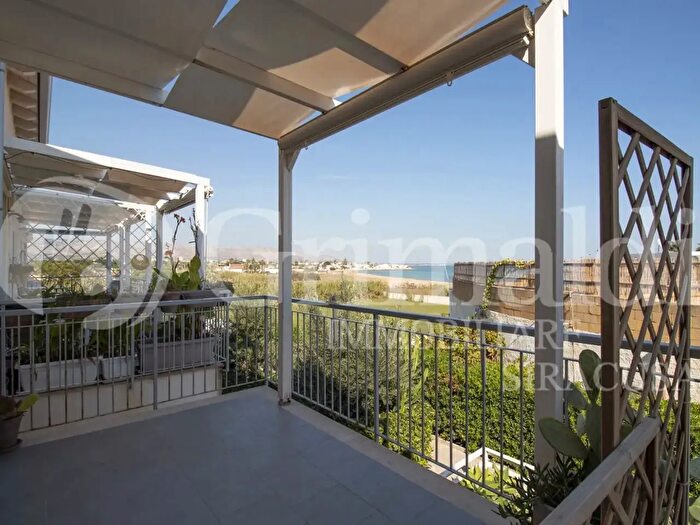 Casa quadrilocale in vendita in Viale Eolie, Noto