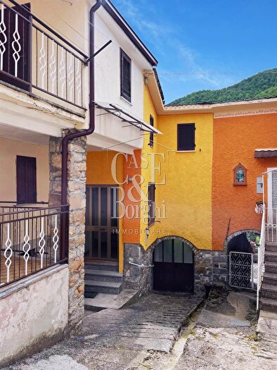 Casa con 5 locali in vendita in Frazione di Casale Staffora, Santa Margherita Di Staffora