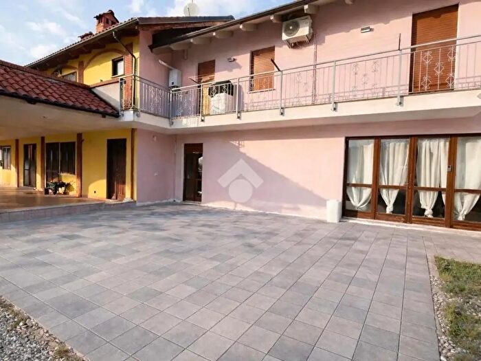 Casa con 6 locali in vendita in Str Volvera, Orbassano