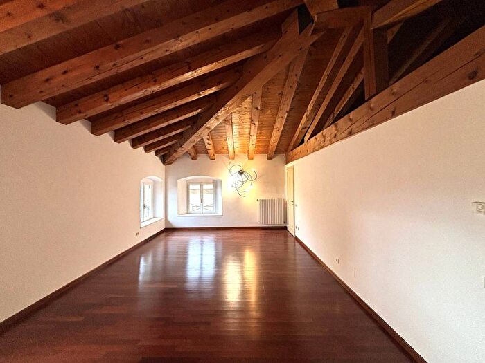 Appartamento trilocale in affitto in Città Alta, Bergamo